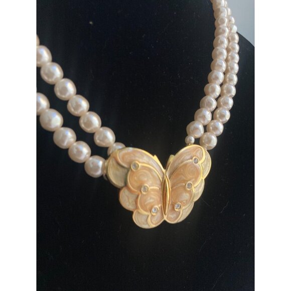 VINTAGE SIGNED K.J.L. FOR AVON FAUX PEARLS WITH ENAMEL BUTTERFLY 18" NECKLACE - Picture 3 of 16